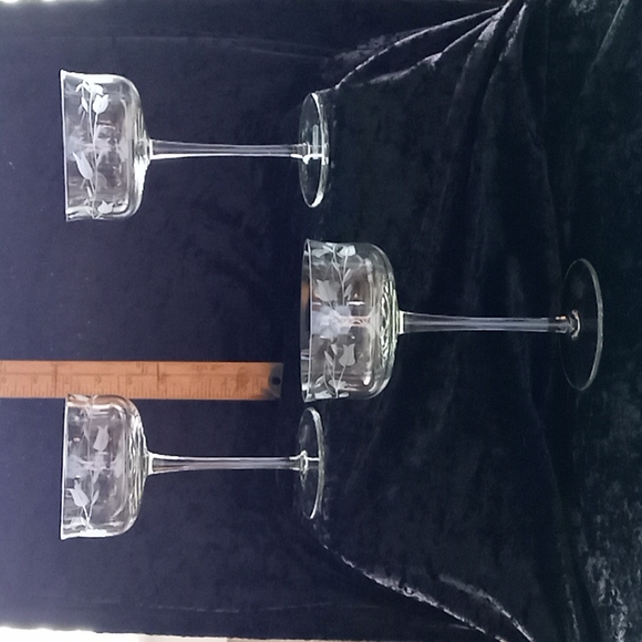 Toscany Tulip Design Etched Glasses Set of 3 - Picture 2 of 5